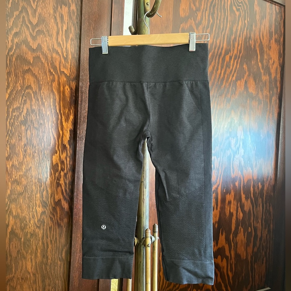 Lululemon Athletica Wunder Under Cropped Capri Leggings Ribbed Textured 17”
